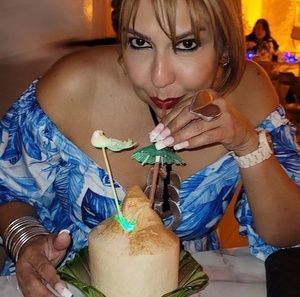 Meet your Posher, Elizabeth